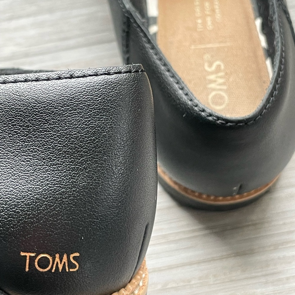 EUC TOMS Loafers